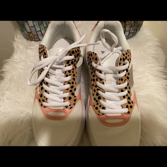 Size 9.5 leopard print sneakers - Picture 5 of 5
